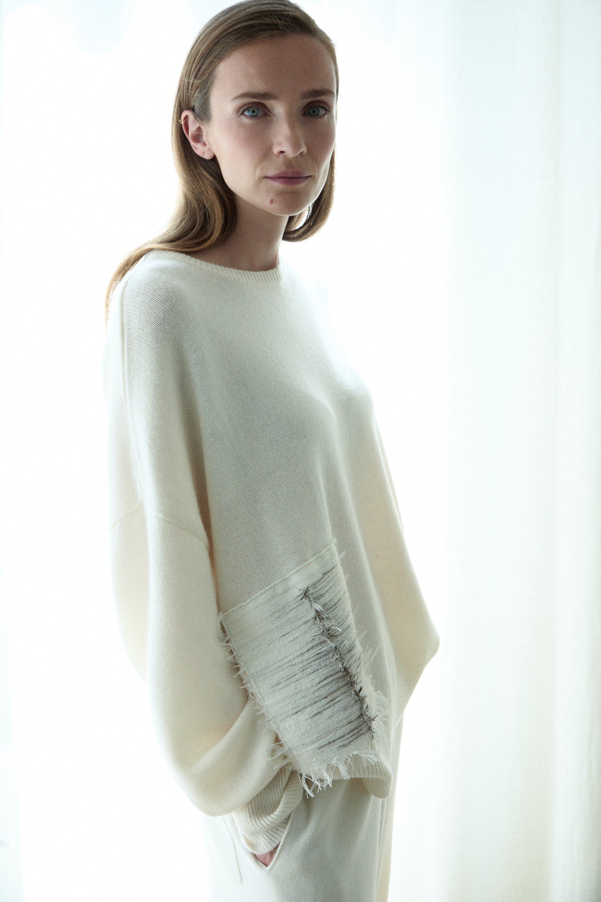 CECILE Pull Ice White with ostrich feathers