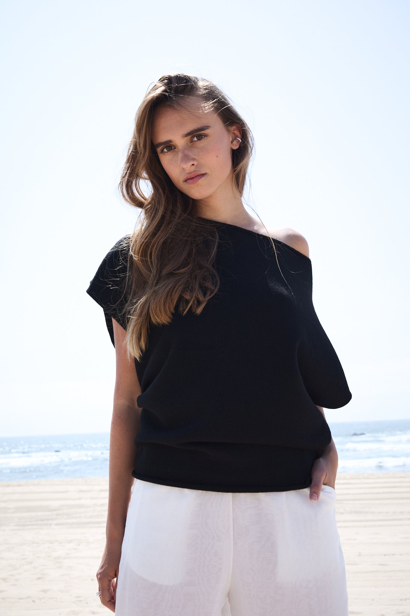Top Cashmere AVA NY. Black