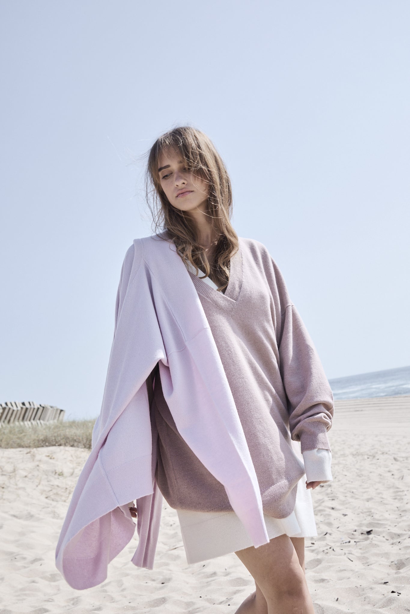 Pull Cashmere METE, oversized with a deep V neck